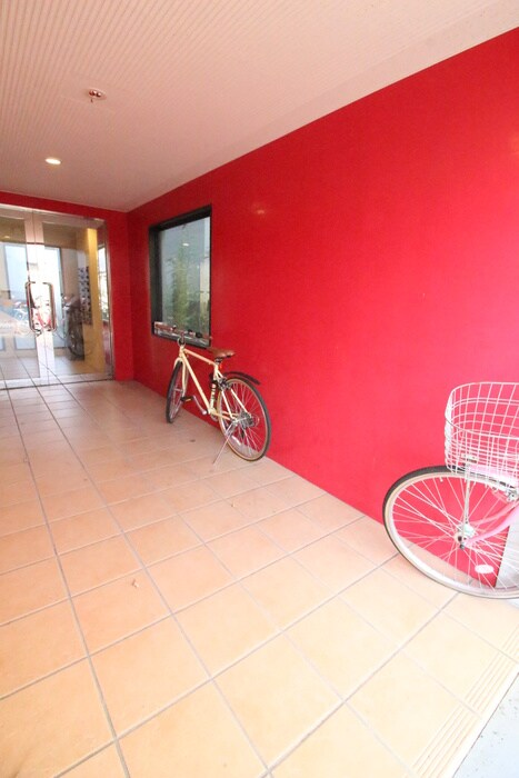 物件外観写真3　(エントランス部分)