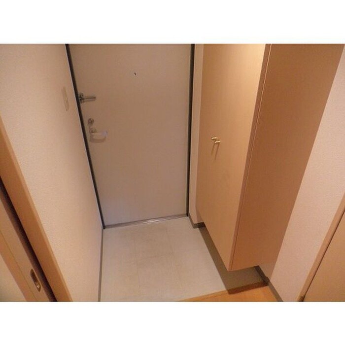 物件内観写真16　(玄関)