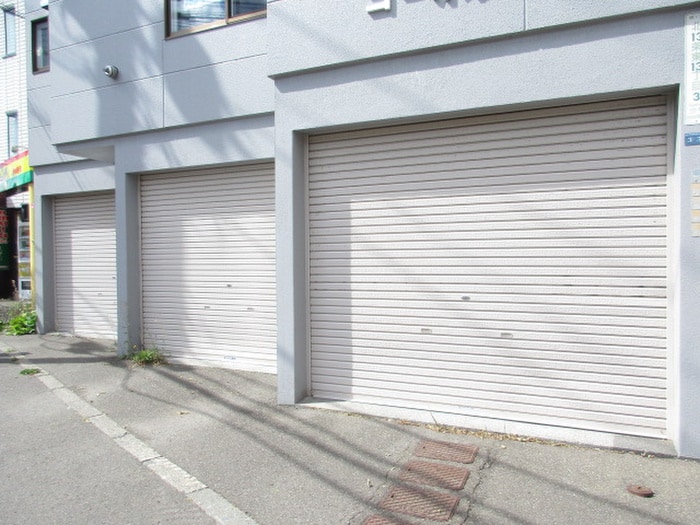 物件外観写真3　(駐車場)