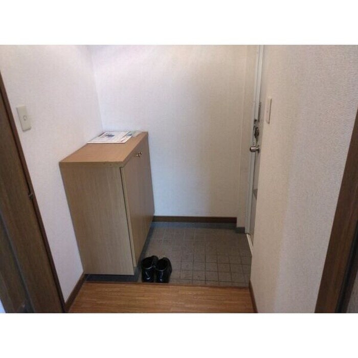 物件内観写真12　(玄関)