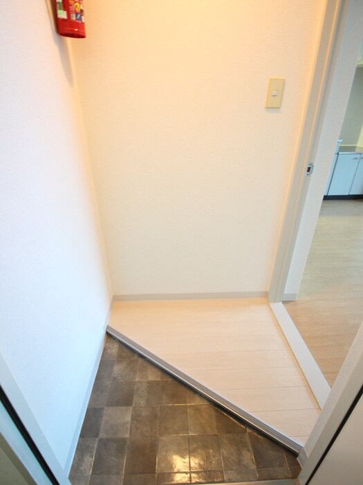 物件内観写真16　(玄関)