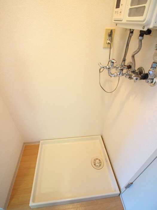 物件内観写真17　(洗濯機置場)