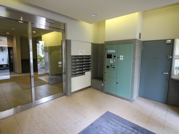 物件外観写真5　(エントランス部分)