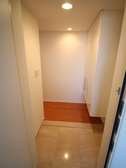 物件内観写真16　(玄関)