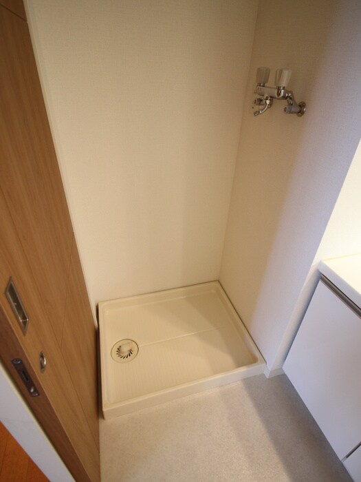 物件内観写真18　(洗濯機置場)