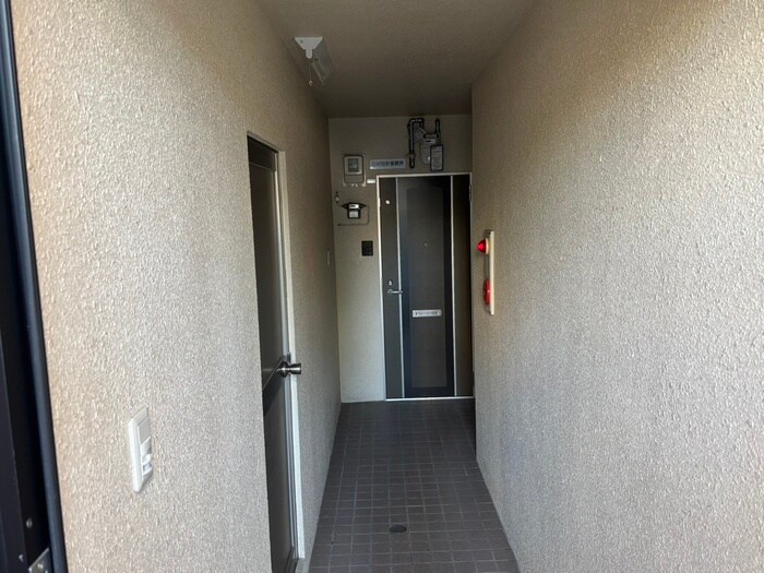 物件外観写真5　(エントランス部分)