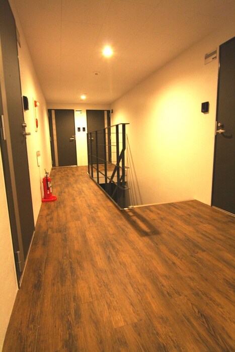 物件外観写真6　(エントランス部分)