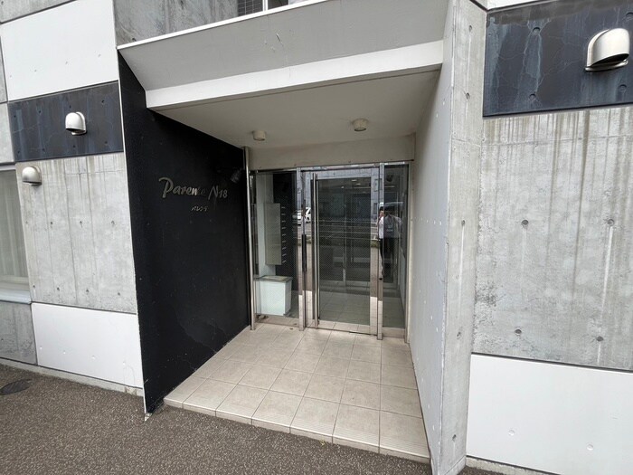 物件外観写真4　(エントランス部分)