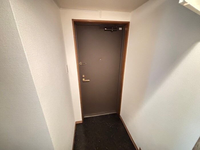 物件内観写真16　(玄関)