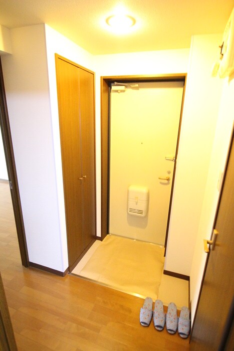 物件内観写真16　(玄関)