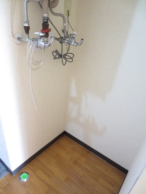 物件内観写真15　(洗濯機置場)