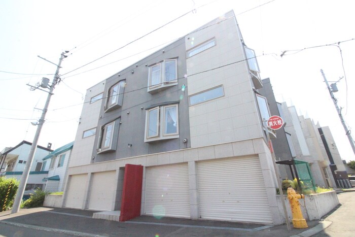 物件外観写真2　(駐車場)