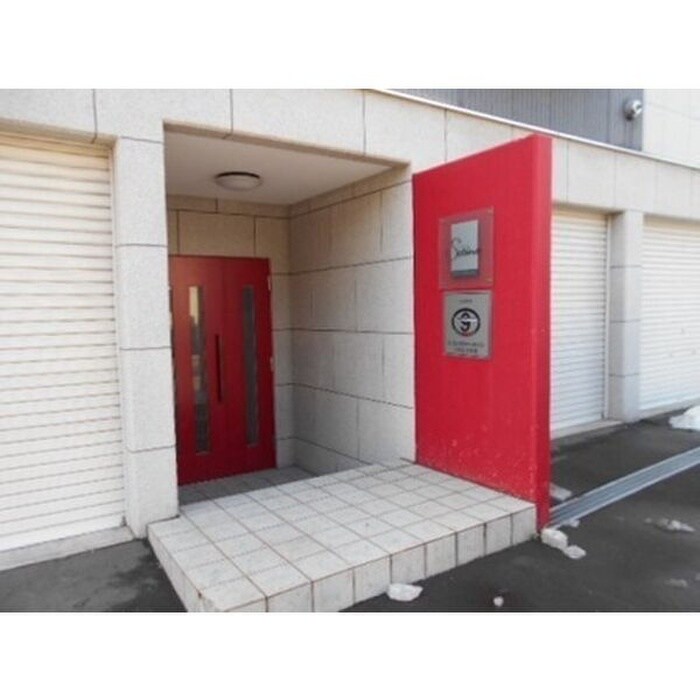 物件外観写真5　(エントランス部分)