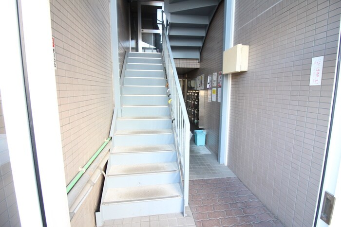 物件外観写真5　(エントランス部分)