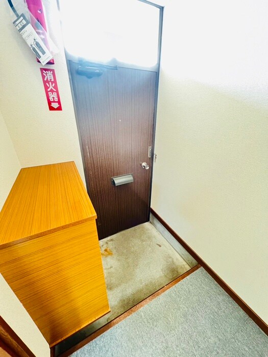 物件内観写真16　(玄関)