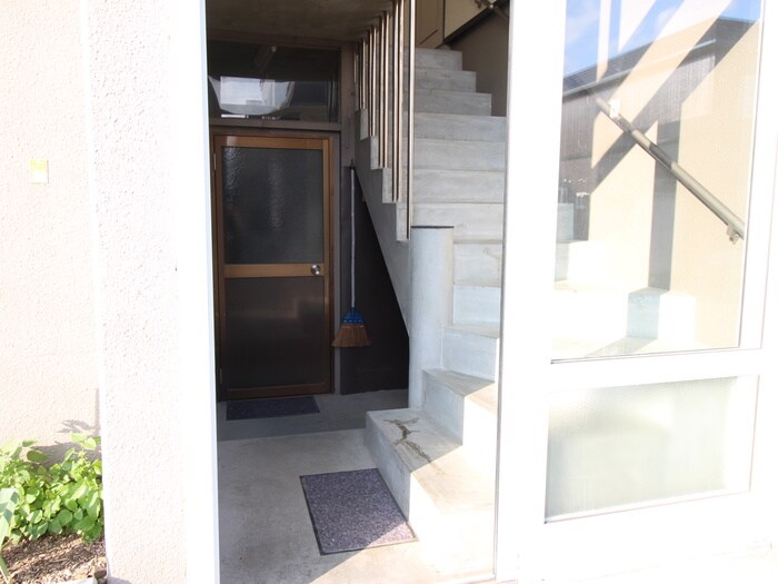 物件外観写真4　(エントランス部分)