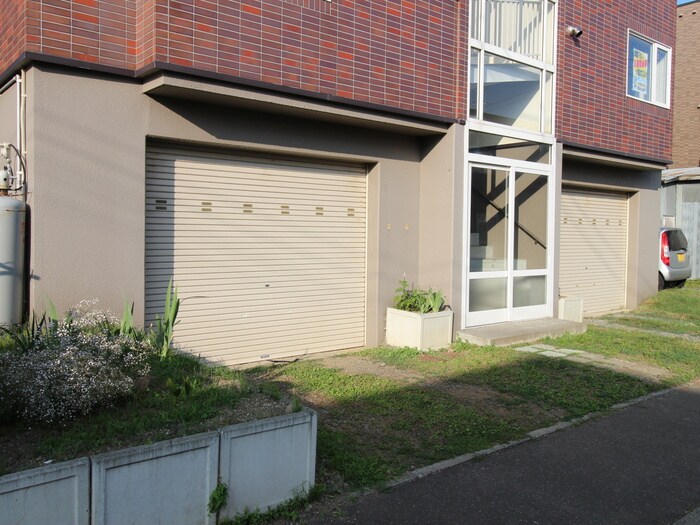 物件外観写真5　(駐車場)