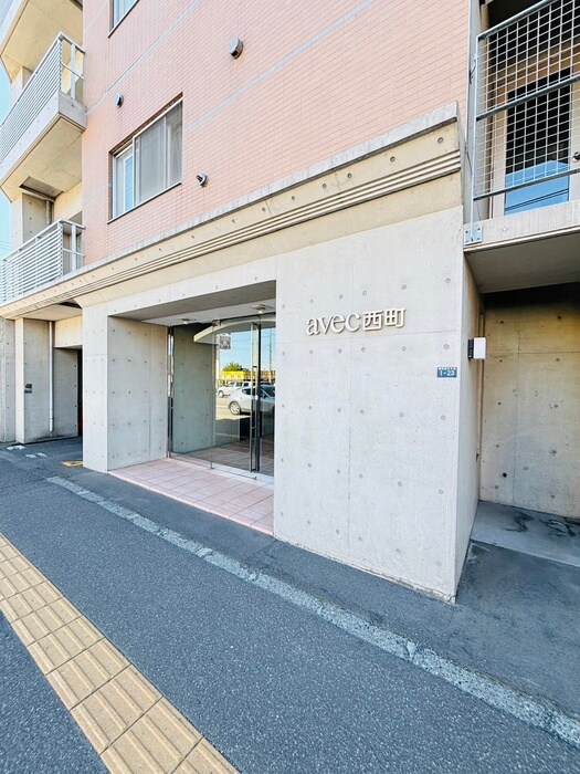 物件外観写真3　(エントランス部分)