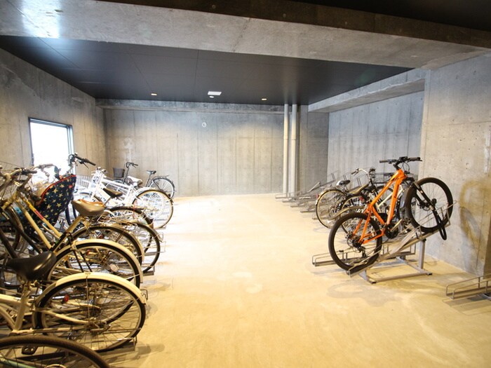 物件外観写真2　(駐輪場)