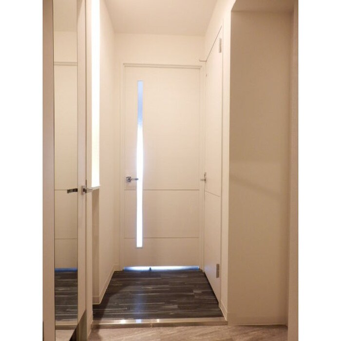 物件内観写真13　(玄関)