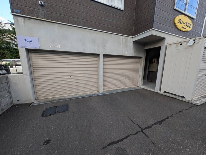 物件外観写真3　(駐車場)