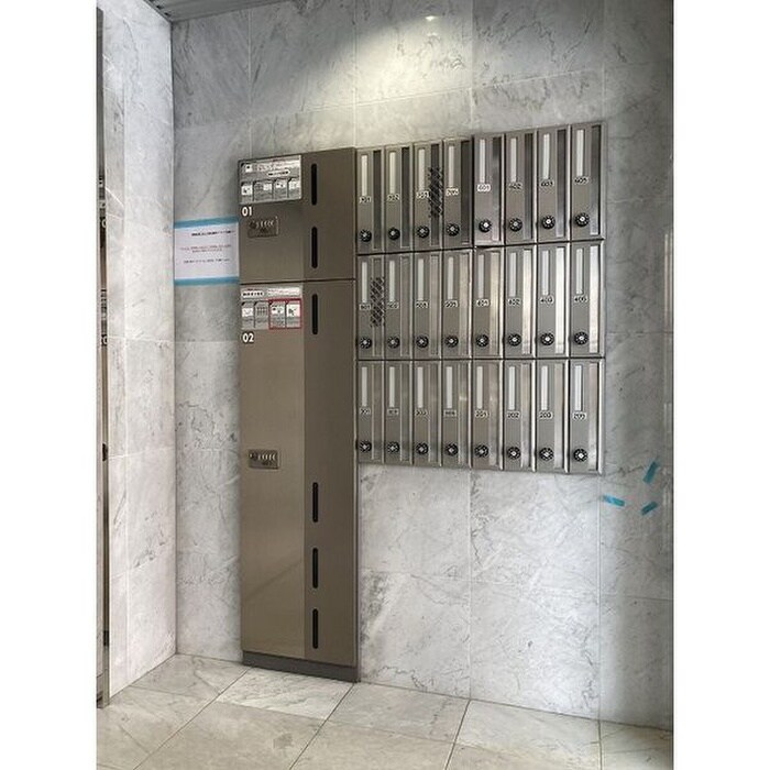 物件外観写真6　(エントランス部分)