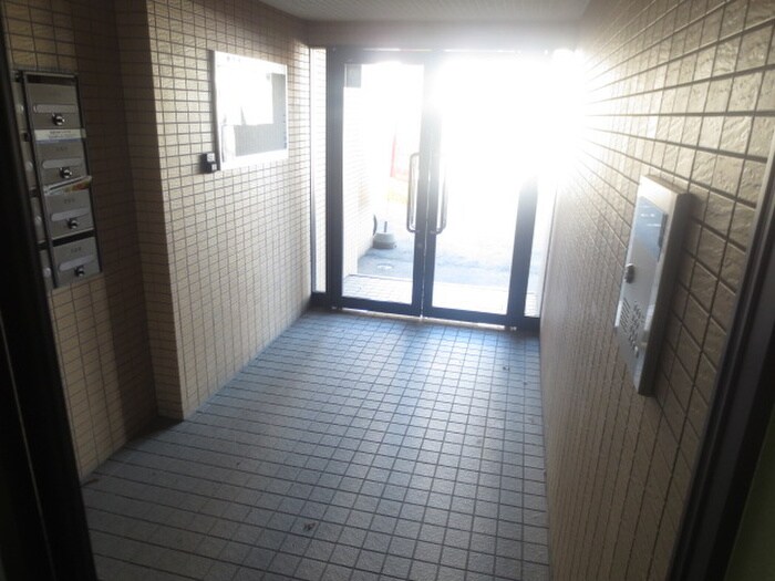 物件外観写真4　(エントランス部分)