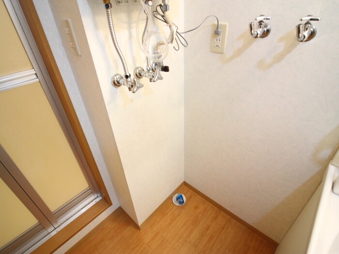物件内観写真15　(洗濯機置場)