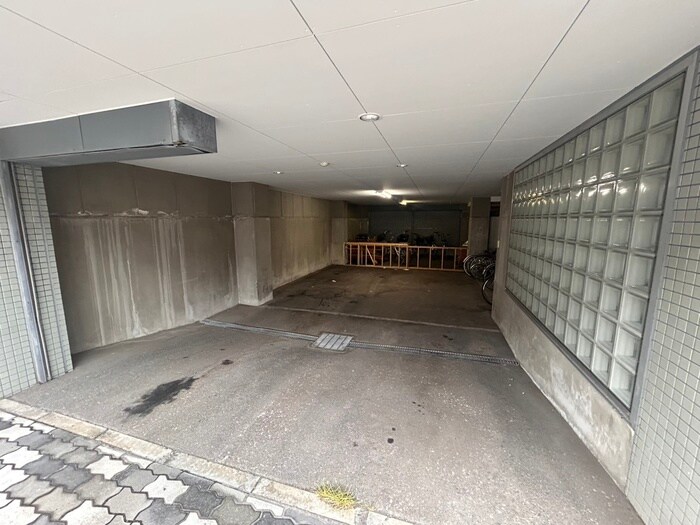 物件外観写真4　(駐車場)