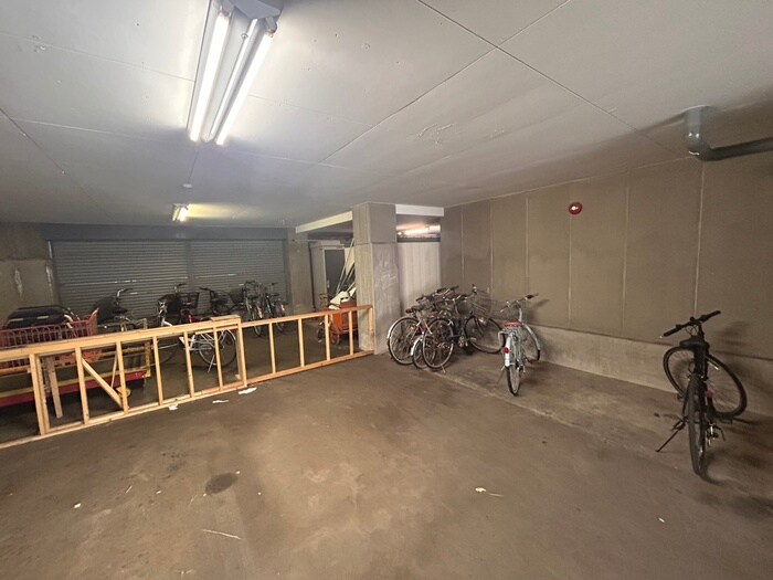 物件外観写真5　(駐輪場)