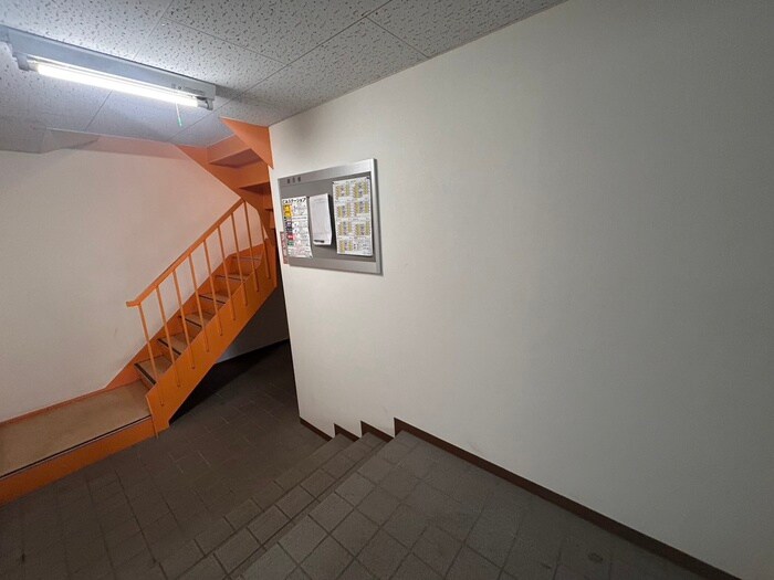 物件外観写真6　(エントランス部分)