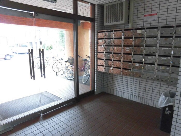 物件外観写真5　(エントランス部分)