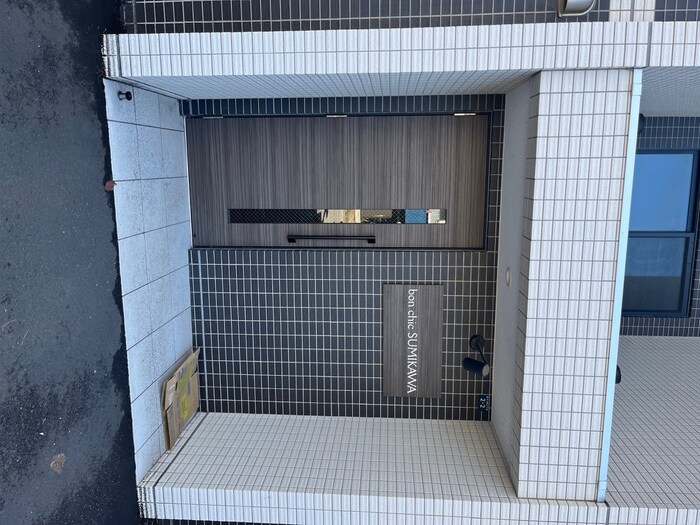 物件外観写真3　(エントランス部分)