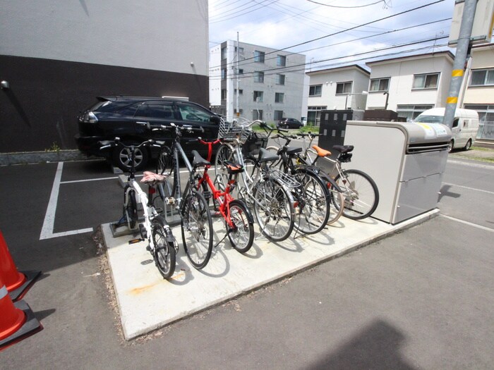 物件外観写真5　(駐輪場)