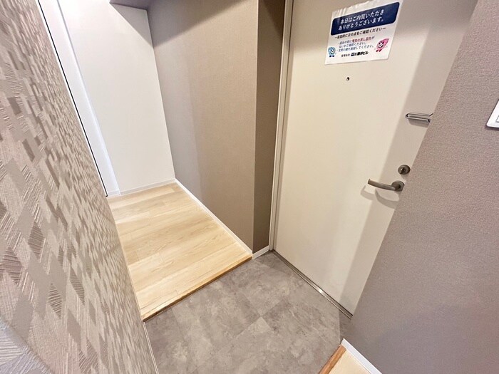 物件内観写真16　(玄関)