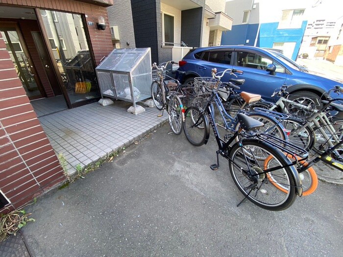 物件外観写真6　(駐輪場)