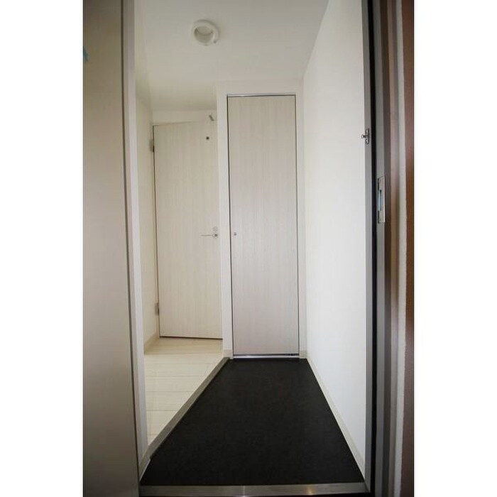 物件内観写真16　(玄関)