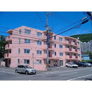 グロ－バル川沿外観写真