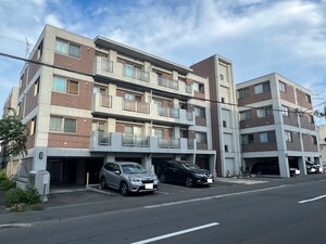 カレラ平岸外観写真