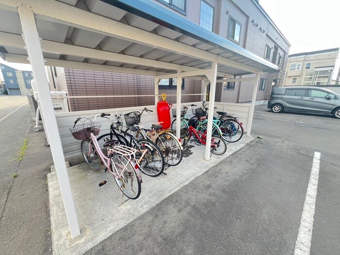物件外観写真4　(駐輪場)