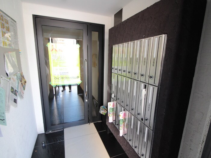 物件外観写真4　(エントランス部分)