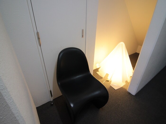 物件外観写真6　(エントランス部分)