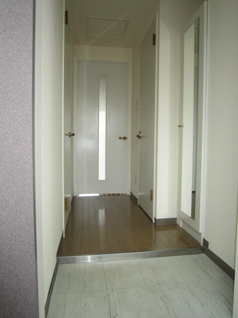 物件内観写真15　(玄関)