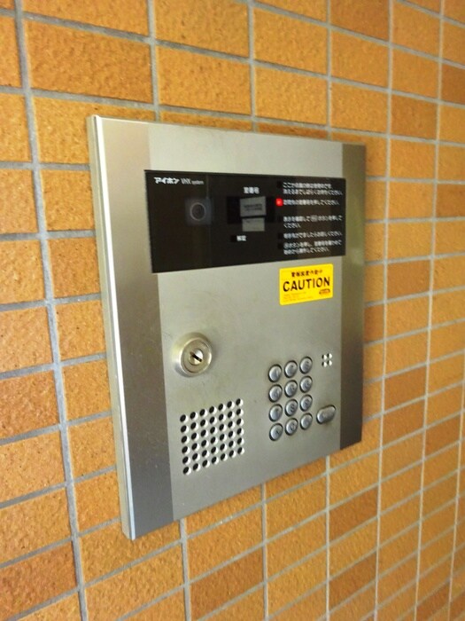 物件外観写真4　(エントランス部分)