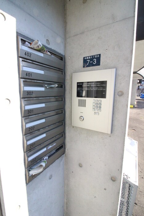 物件外観写真4　(エントランス部分)