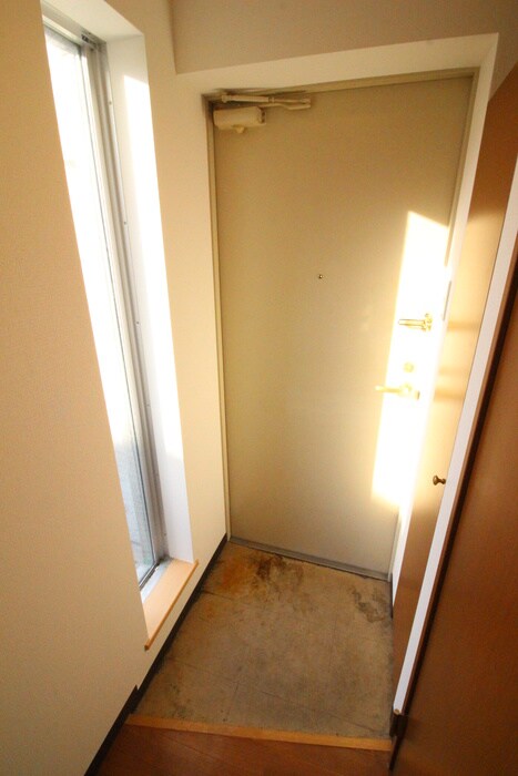 物件内観写真16　(玄関)