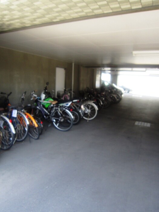 物件外観写真6　(駐輪場)
