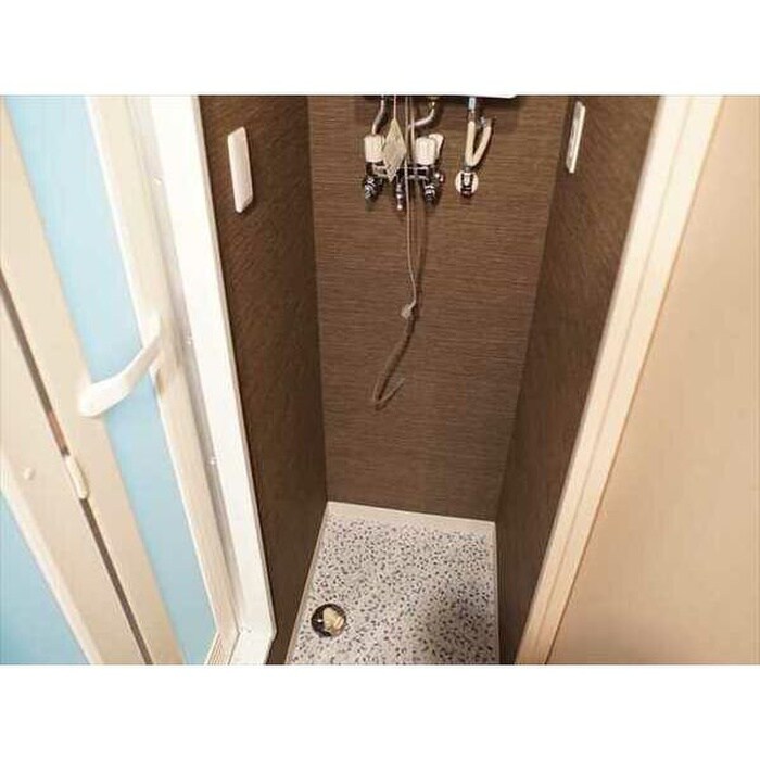 物件内観写真11　(洗濯機置場)