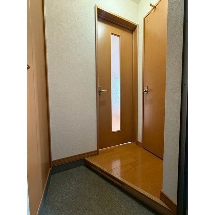 物件内観写真12　(玄関)