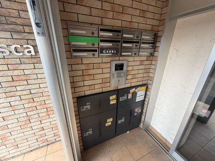 物件外観写真5　(エントランス部分)